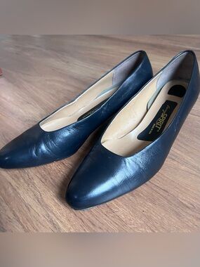 Easy Spirit  Leather Pointed Flatssize9